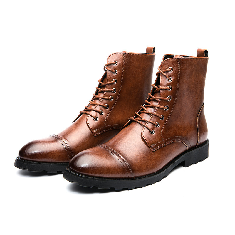 Férfiaknak tervezett bőr magas szárú casual brogue csizma hegyes orral, brit stílusban