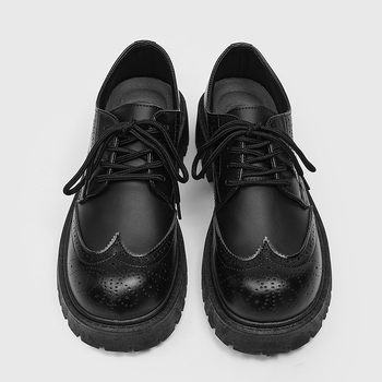 Muške kožne cipele s niskim gornjim dijelom i debelim potplatom za povećanje visine, crne brogues s izrezbarenim uzorkom, okrugli vrh, casual, Z08