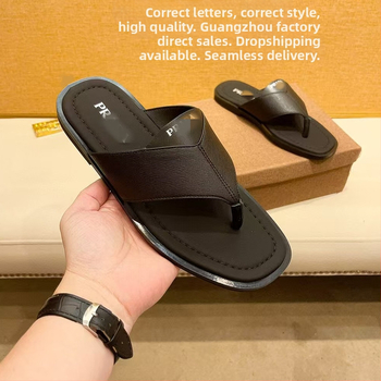 Muške kožne flip-flop sandale s metalnim trokutastim logom, s otvorenim prstom, gumena podloga