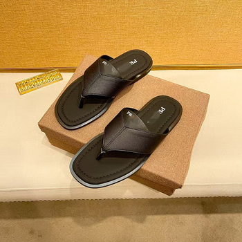 Muške kožne flip-flop sandale s metalnim trokutastim logom, s otvorenim prstom, gumena podloga