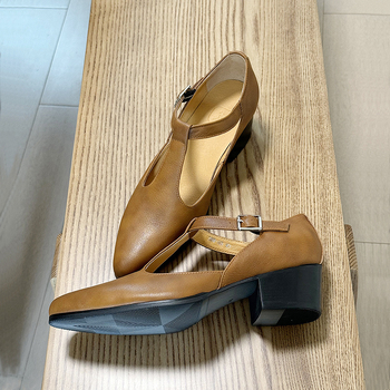 Férfi barna felsőréteg marhabőrből készült szandál, hegyes orral, nyári légáteresztő, szagtalan