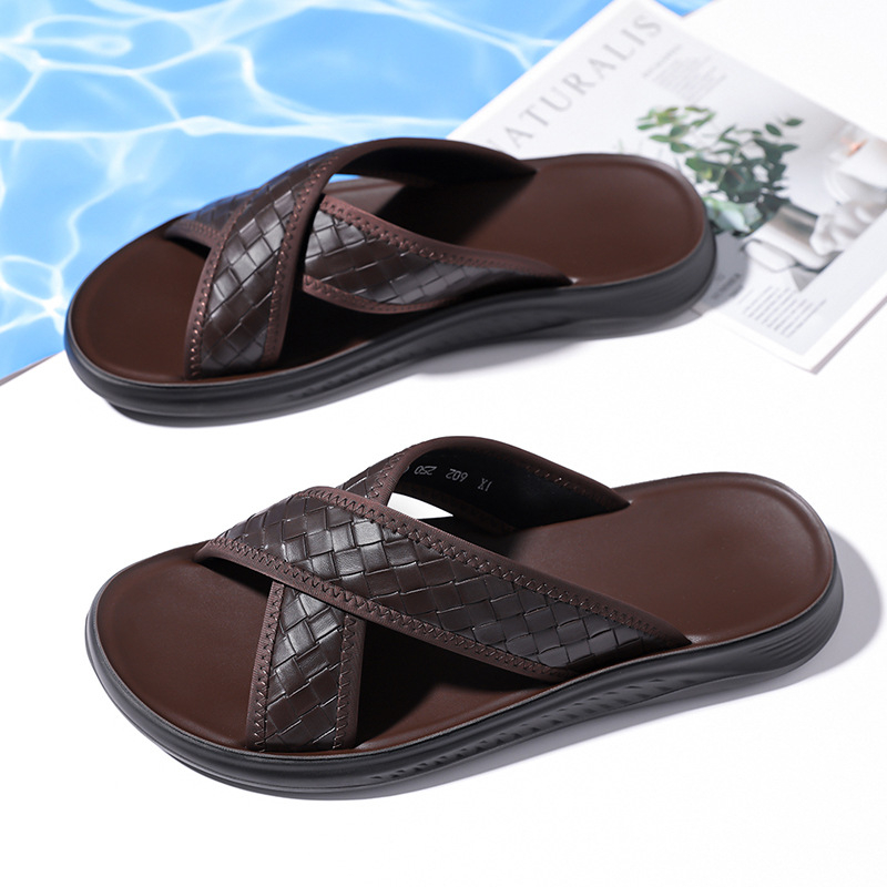 Férfi nyári utcai szandálok vékony talppal, csúszásmentes, kényelmes a strandon