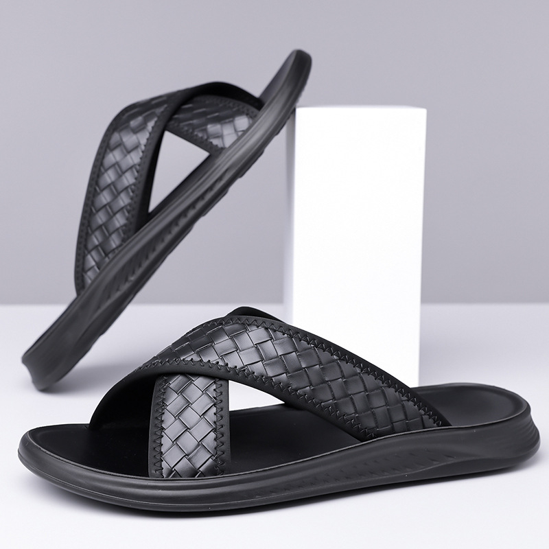 Férfi nyári utcai szandálok vékony talppal, csúszásmentes, kényelmes a strandon