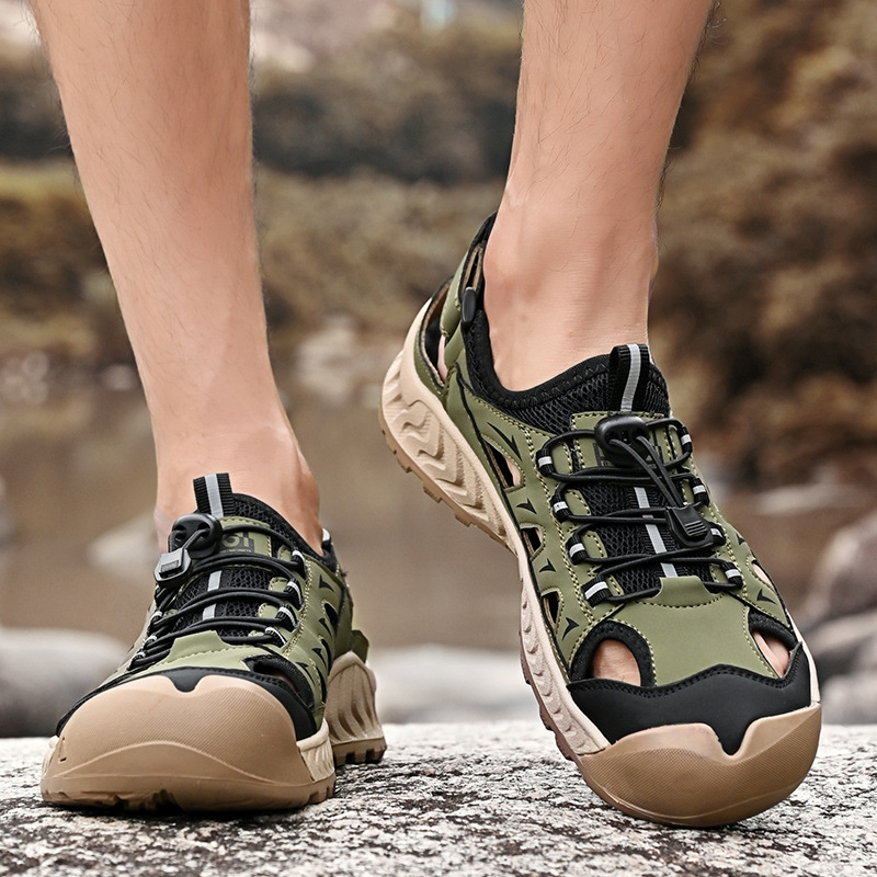 Férfi zárt-ujjú túrasandál, légáteresztő hálós belsővel, nyári sportos strandcipő