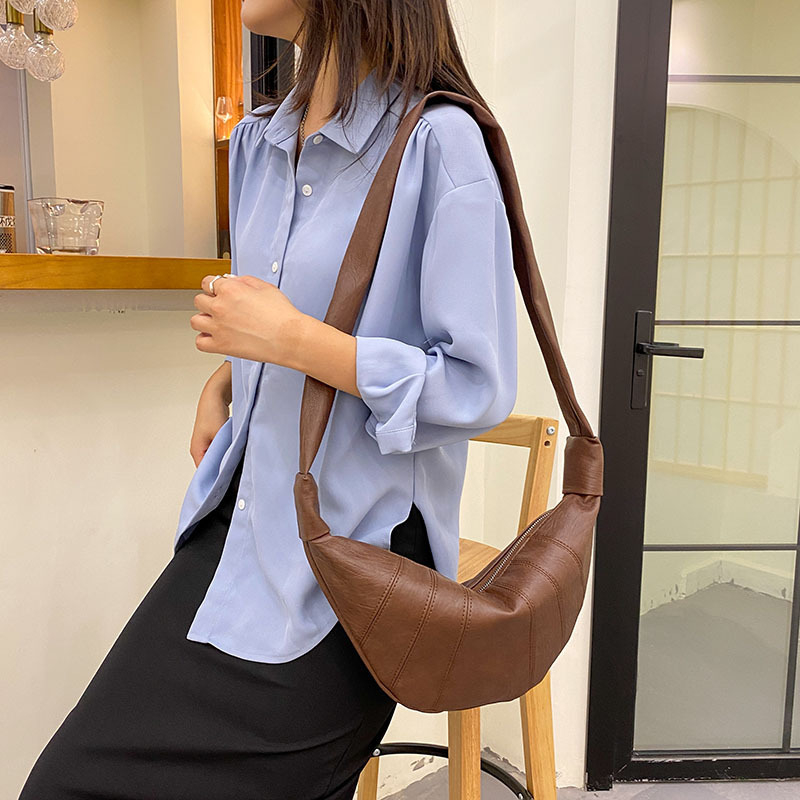 Ženska crossbody torba, retro stil, kroasan oblik, PU koža, velika kapaciteta, inspirirano korejskim stilom