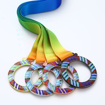 Medalie colorată personalizată cu decupaj pentru competiții sportive, imprimare logo