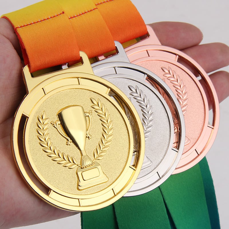 Medalje za školska sportska natjecanja i maratone; medalje za svečanu dodjelu prvog i drugog mjesta; prilagodljive logotipu