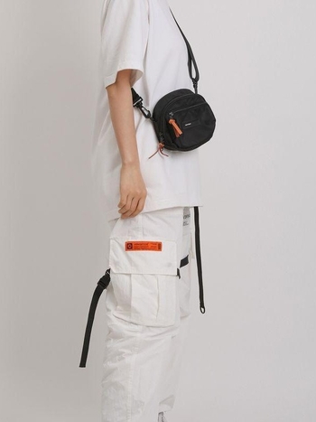 Ženska crossbody torba od kanvasa u japanskom stilu, kompaktna za svakodnevnu upotrebu, model 2025, svestrana.
