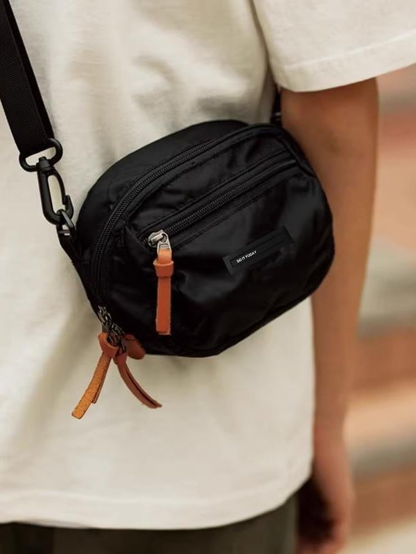 Ženska crossbody torba od kanvasa u japanskom stilu, kompaktna za svakodnevnu upotrebu, model 2025, svestrana.