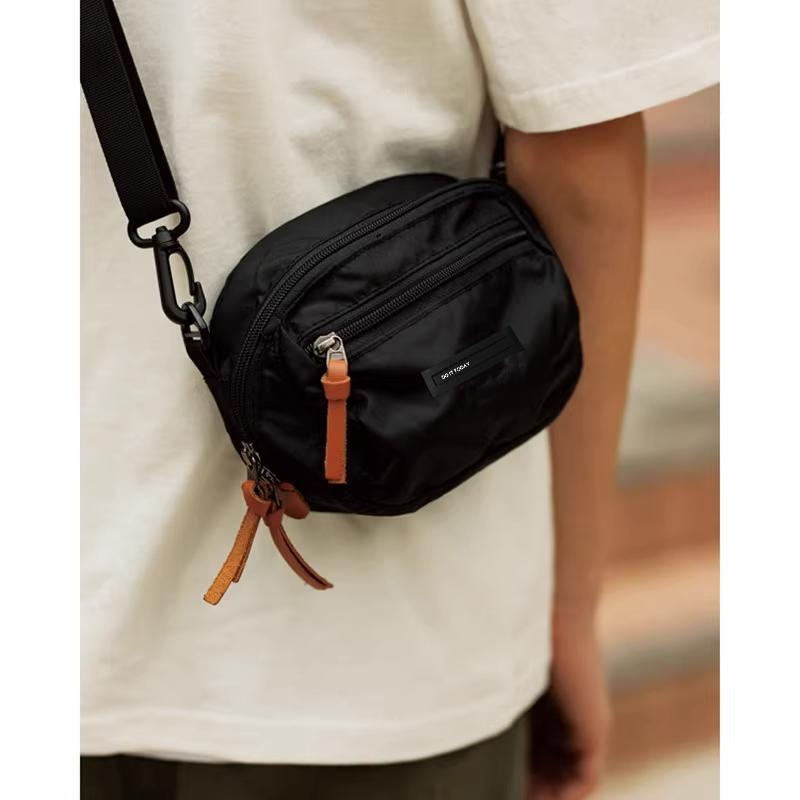 Ženska crossbody torba od kanvasa u japanskom stilu, kompaktna za svakodnevnu upotrebu, model 2025, svestrana.