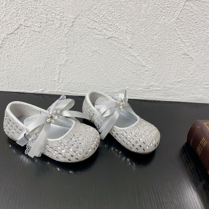 Dječje kožne cipele s čipkastom mašnicom i rhinestones, stil princeze, proljeće 2026