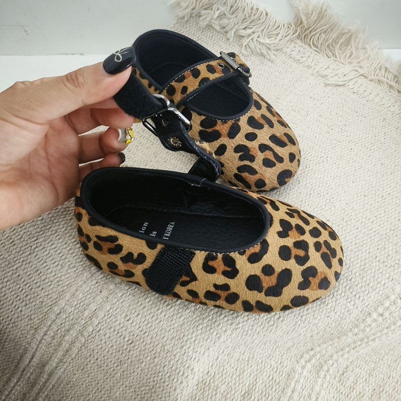 Dječje Mary Jane cipele s leopard uzorkom, kožni gornji dio, jednosatni remen s Velcro zatvaranjem, niski otvori, mekana potplata, prozračne, protuklizne.