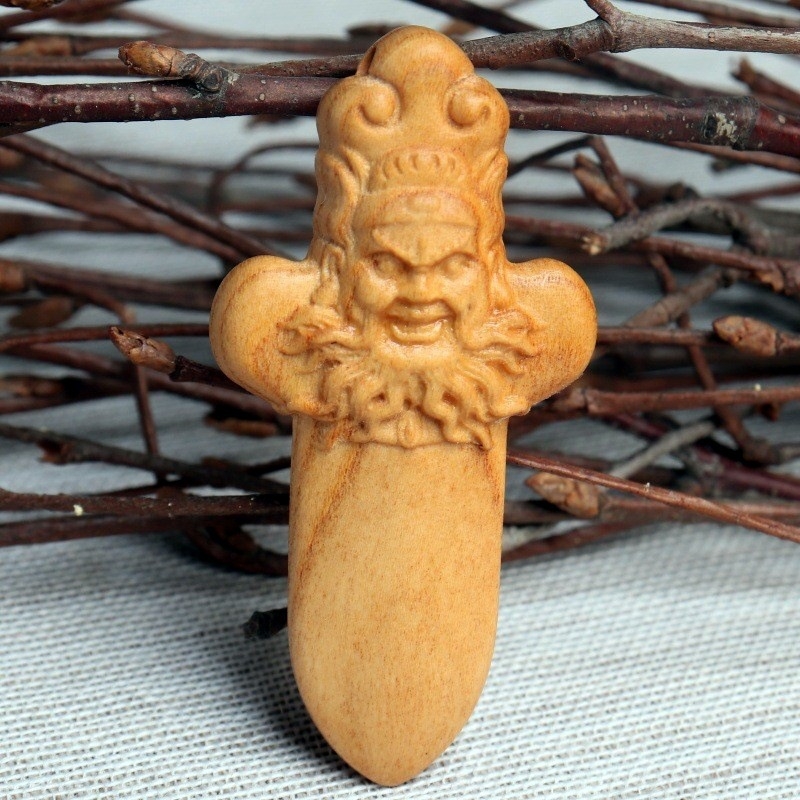 Privezak od drveta breskve sa Zhong Kui, 6 cm, fino izrezbaren
