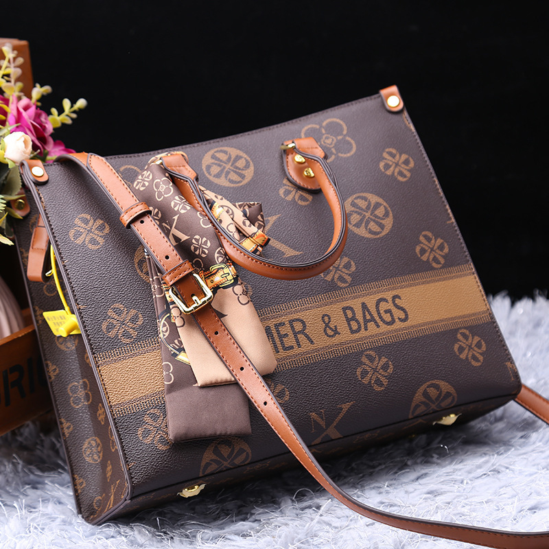 Ženska tote torba velikog kapaciteta, s zatvaračem, PVC materijal, svakodnevna torba preko ramena i crossbody stil