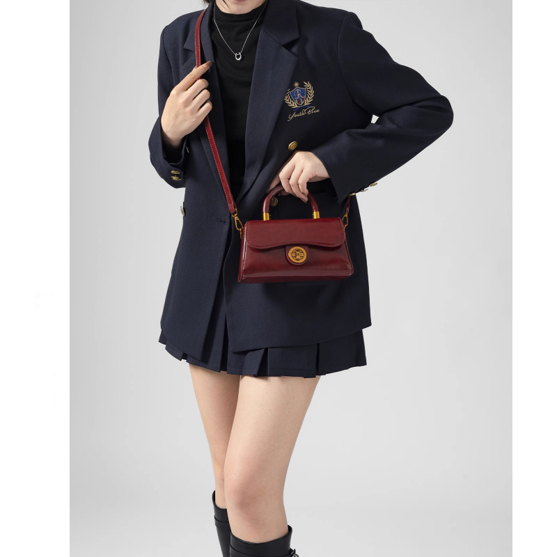 Crvena ženska torba na jedno rame, novi model 2026, lagana luksuzna kvadratna crossbody torba