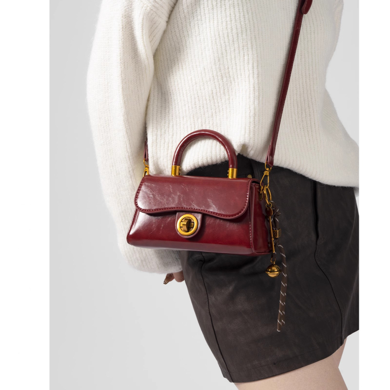 Crvena ženska torba na jedno rame, novi model 2026, lagana luksuzna kvadratna crossbody torba