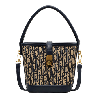 Ženska torba tipa kanta s natpisom, vintage izgled, zaključavanje bravom, za rame ili crossbody.