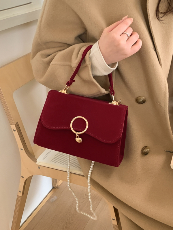 2026 nova moda ženska torba, crvena svadbena torba s lancem, mala kvadratna torba preko ramena