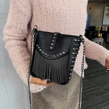 Ženska crna PU torbica s resicama, crossbody preko ramena, mala veličina
