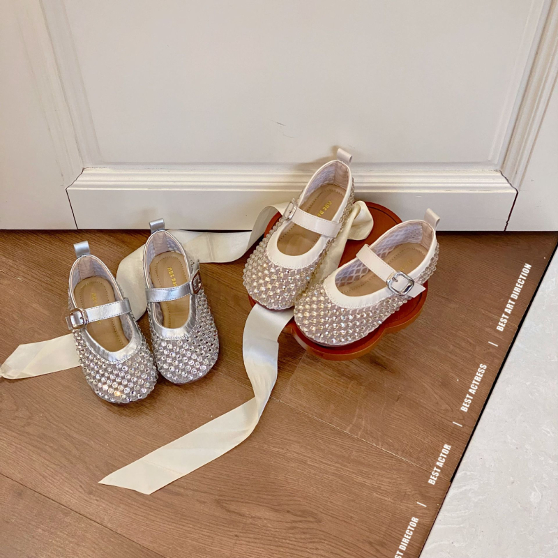 Dječje kožne sandale za djevojčice, proljeće 2026, prozračne prorezane s rhinestones, francuski stil, meka potplata, Velcro kopča