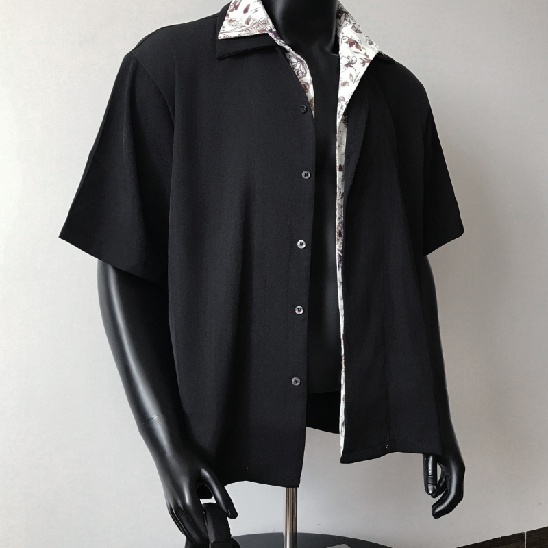 Muška košula s kratkim rukavima, ovratnik s efektom lapela, lažni dvodijelni izgled, crna, retro stil, opuštena silueta