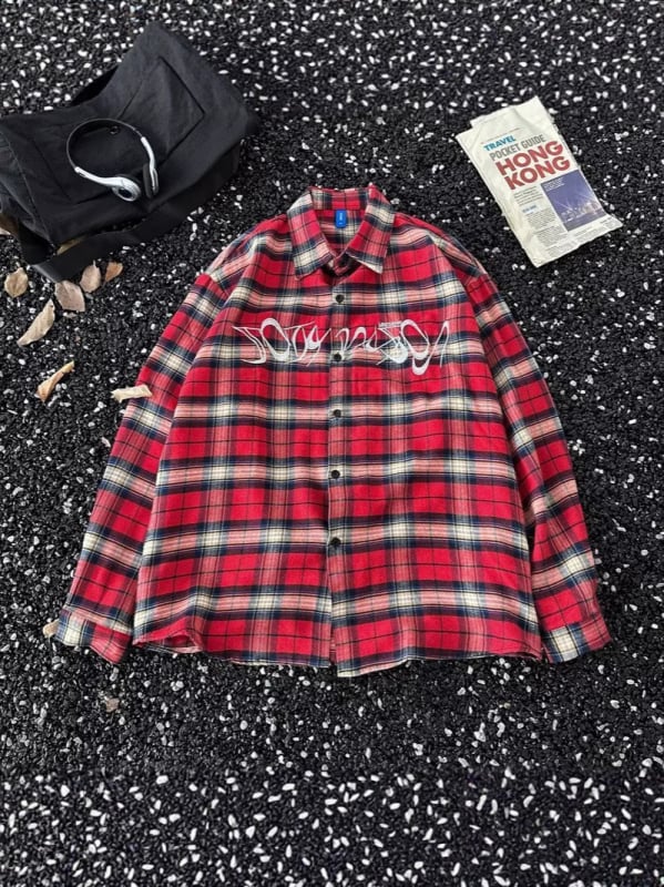 Muška američka retro košulja crveno karirana, dugi rukavi, visokokvalitetan dojam, izšivani detalji, inspirirano West Coast hip-hop stilom, proljeće i jesen