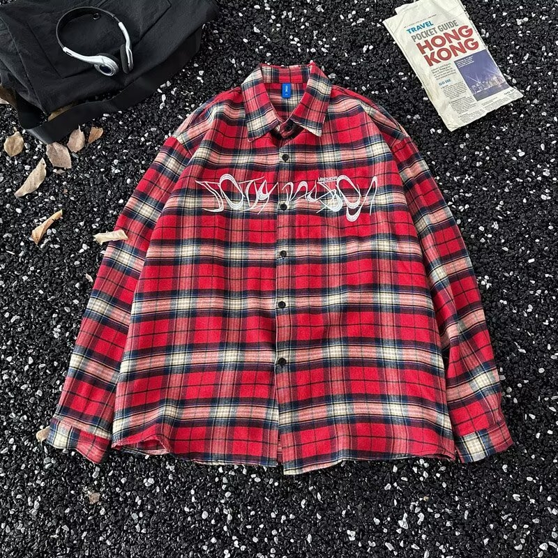Muška američka retro košulja crveno karirana, dugi rukavi, visokokvalitetan dojam, izšivani detalji, inspirirano West Coast hip-hop stilom, proljeće i jesen
