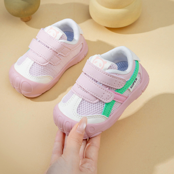 Cipele za prve korake za bebe i malu djecu, mrežasti gornji dio, umjetna koža, mekani đon, Velcro kopča, unutarnja upotreba, uzrast 12–36 mjeseci, proljeće 2026