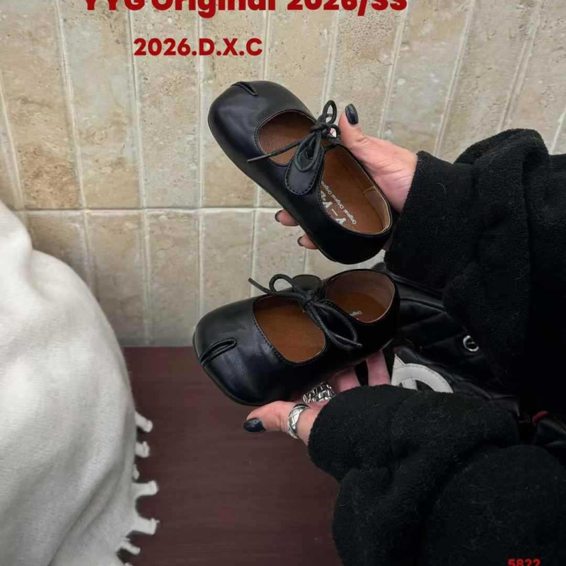 Cipele za djevojčice, proljeće 2026 – retro korejski stil, lažni podijeljeni prst, niski vrh, mekana potplata, jednofarbne cipele za princeze