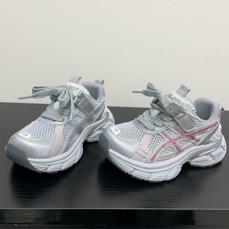 Dječje tenisice s ukrasom od šljokica, prozračne i udobne, klasični mrežasti gornji dio, ljeto 2026, stil dad sneakers