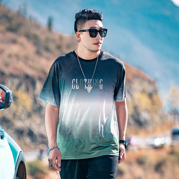 Muško T-shirt u plus veličini, ležernog kroja, gradientni blokovi boja, okrugli izrez, Ice Silk brzo sušeći materijal, kratki rukavi.