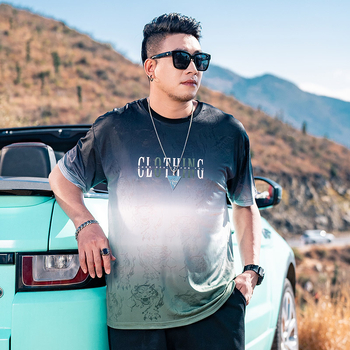 Muško T-shirt u plus veličini, ležernog kroja, gradientni blokovi boja, okrugli izrez, Ice Silk brzo sušeći materijal, kratki rukavi.
