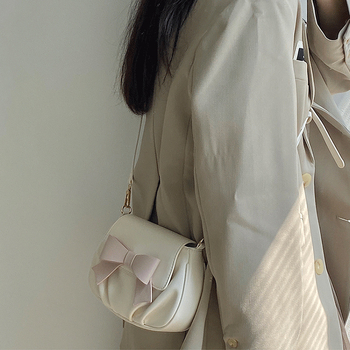 Ženska mini crossbody torbica, kvadratnog oblika, slatka i svestrana za ljeto