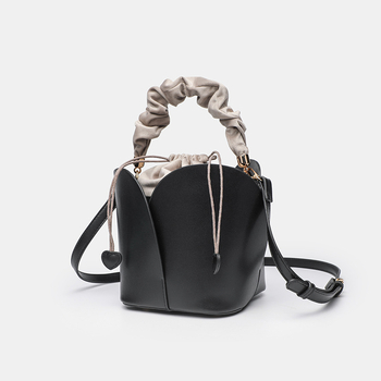 Ženska PU torbica u obliku kante s laticama i plisiranim dizajnom, crossbody za svakodnevnu uporabu