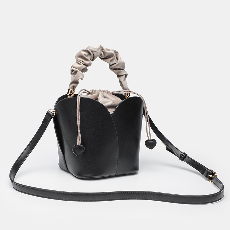 Ženska PU torbica u obliku kante s laticama i plisiranim dizajnom, crossbody za svakodnevnu uporabu