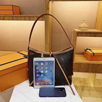 Retro inspirirana totes torba s velikim kapacitetom i otiskom slova, PU koža, s jednom naramenicom i crossbody dizajnom, za žene, jesen 2024