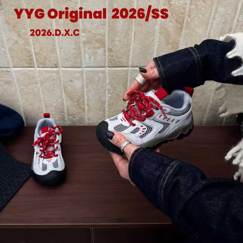 Detské turistické topánky, priedušný sieťovinový vršok, ľahká gumová podrážka, zapínanie na suchý zips