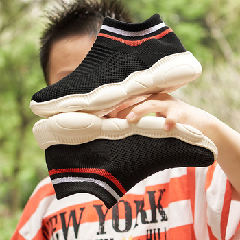 Ľahké detské ponožkové tenisky s sieťovaným horným dielom a gumovou podrážkou