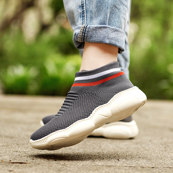 Ľahké detské ponožkové tenisky s sieťovaným horným dielom a gumovou podrážkou