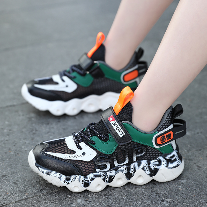 Detské športové topánky pre chlapcov, sieťovinový povrch, priedušné, zapínanie na suchý zips, ľahké – leto 2025