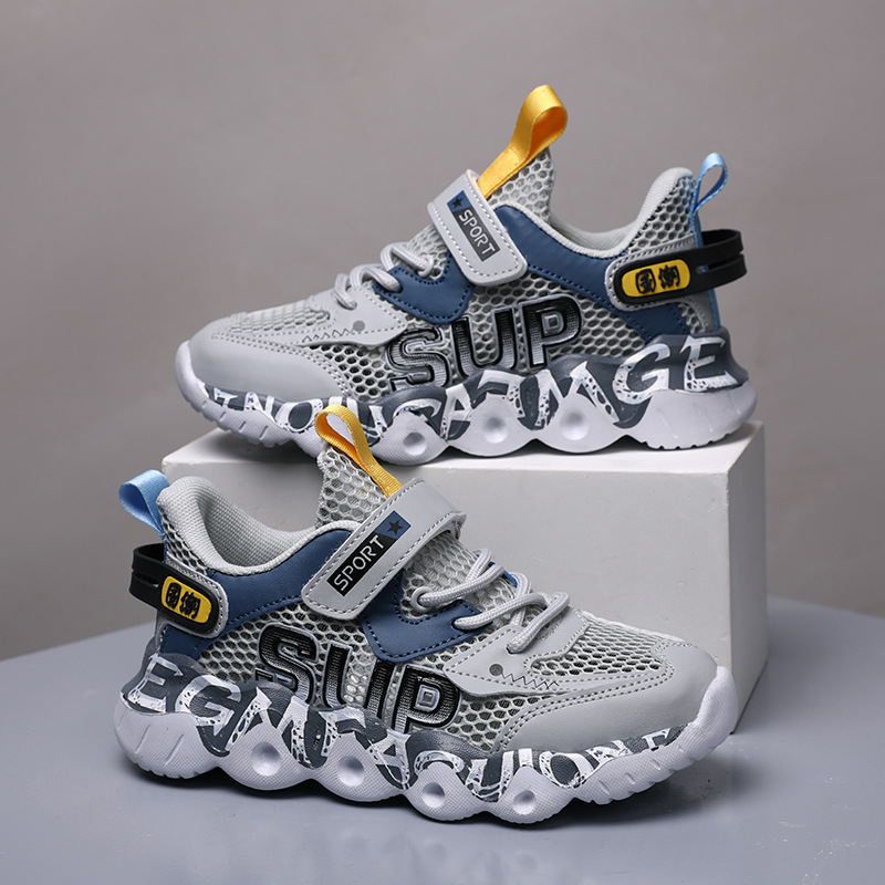 Detské športové topánky pre chlapcov, sieťovinový povrch, priedušné, zapínanie na suchý zips, ľahké – leto 2025