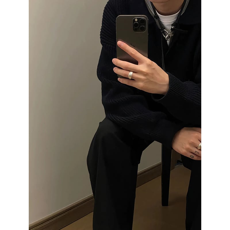 Crni muški pleteni džemper s V izrezom, korejski stil, opuštena silueta, dugi rukavi, polo ovratnik