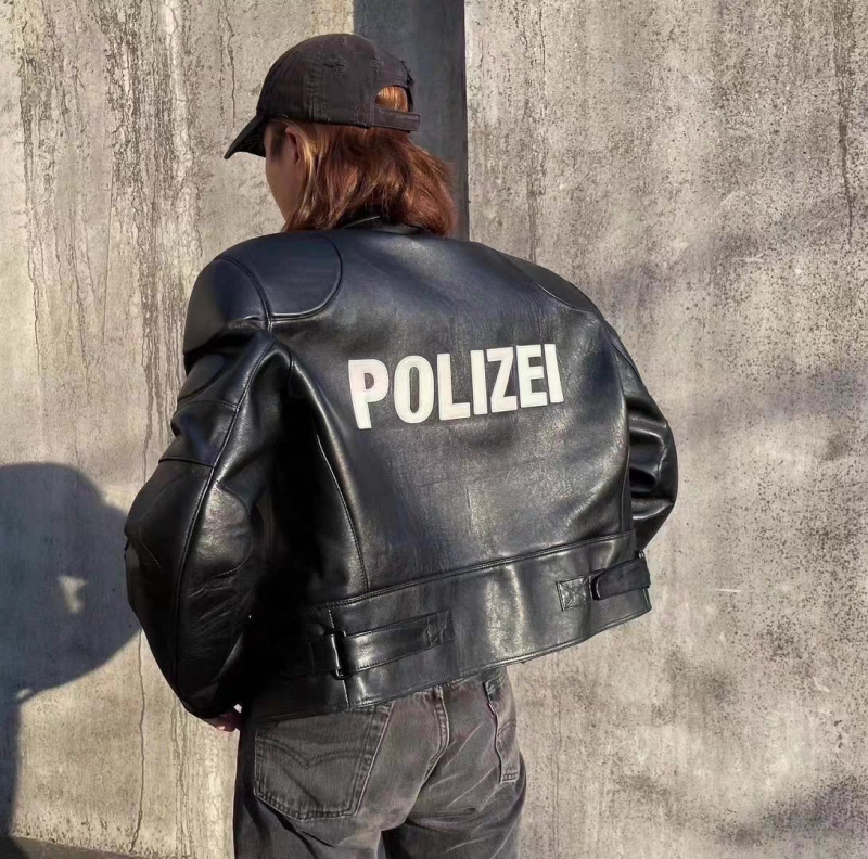 PU kožna jakna za muškarce, kratka, stojeći ovratnik, jednoredno kopčanje, s izšivenim detaljima