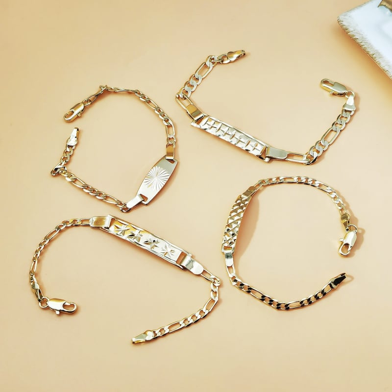 Unisex narukvica s 18K pozlaćenom Figaro lancem i kubanskim lancem, s vintage graviranom ID pločicom
