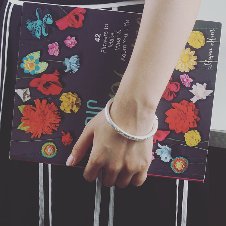 Unisex narukvica od titanskog čelika s Tang stilom travnatog uzorka i motiva leteće ptice, zlatni orao kao detalj