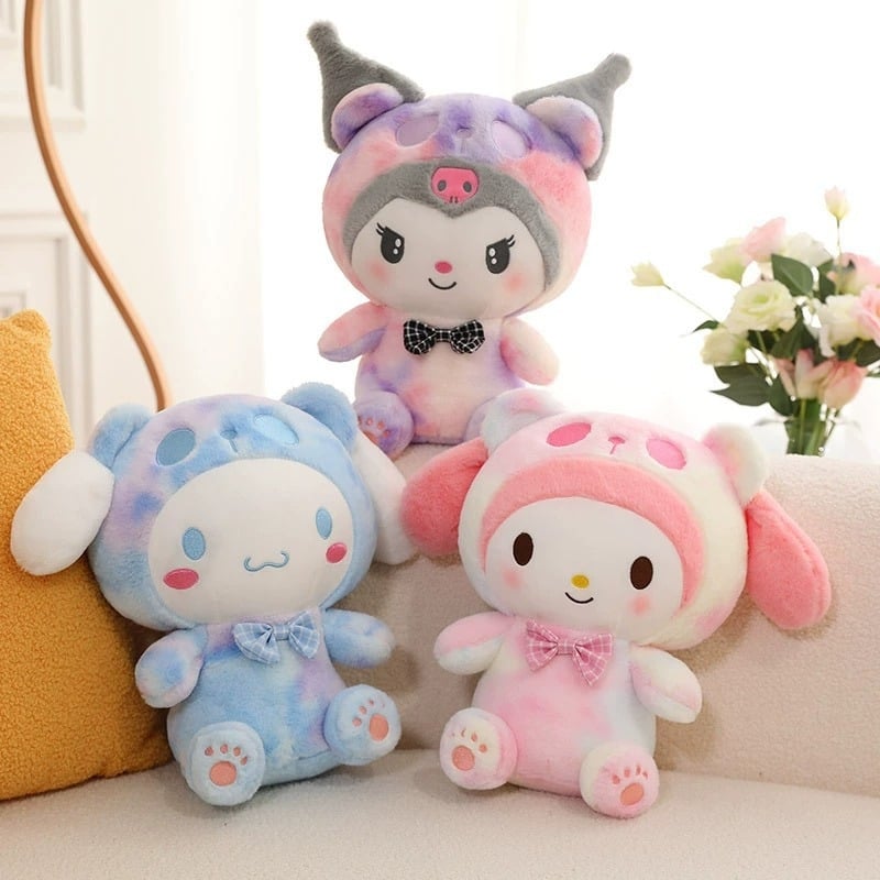 Sanrio σειρά Tie-Dye: πολύχρωμα μεταμορφούμενα λούτρινα Panda, Cinnamoroll και Kuromi