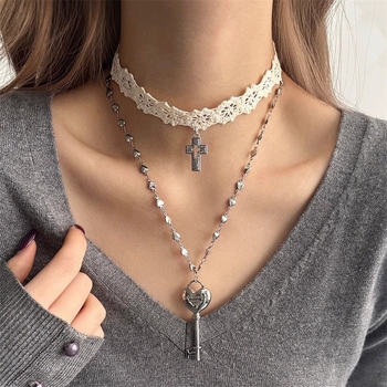 Bijeli čipkasti choker s križnim remenom, privjesak srce‑ključ, ženski modni nakit