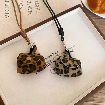 Kožni ogrlica s leopardprintom i malim novčanikom za kovance, s konopnim lancem