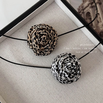 Ženski ogrlica s leopardovim uzorkom i ružom, crna najlon vrpca, choker stil