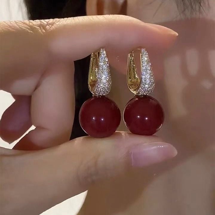 Naušnice od srebra 925, crvene perle, lagani luksuz, geometrijski dizajn, elegantan vintage stil, 2023